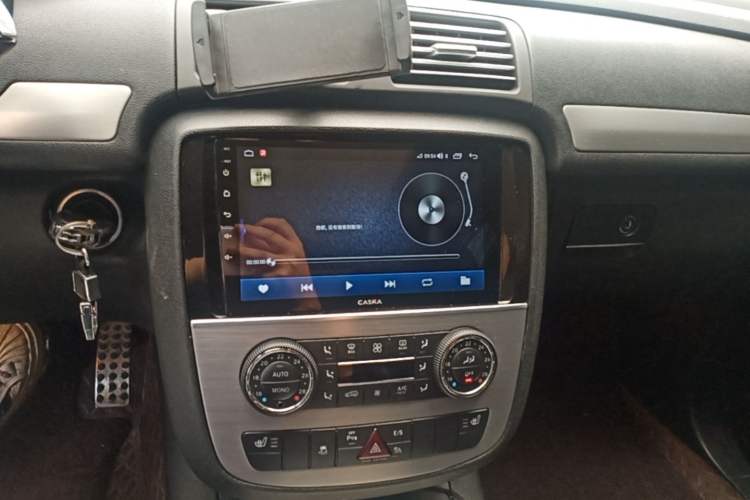Used Mercedes-Benz R-Class 2014 R 320 4MATIC Business Model Audio And AC Panel