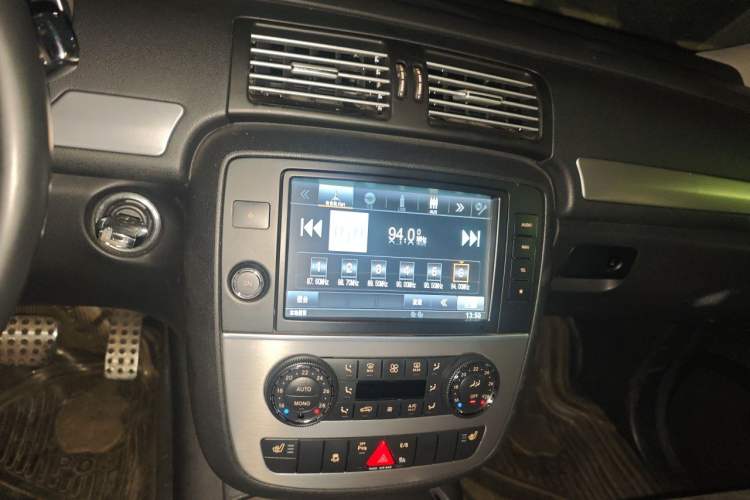 Used Mercedes-Benz R-Class 2014 R 320 4MATIC Luxury Model Audio And AC Panel