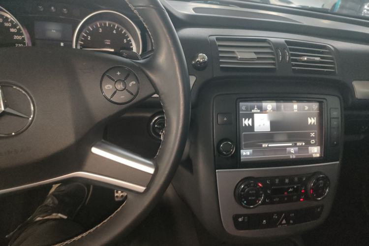 Used Mercedes-Benz R-Class 2014 R 320 4MATIC Business Model Center Console