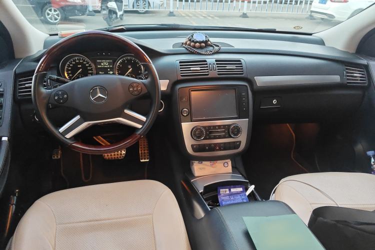 Used Mercedes-Benz R-Class 2014 R 320 4MATIC Business Model Center Console