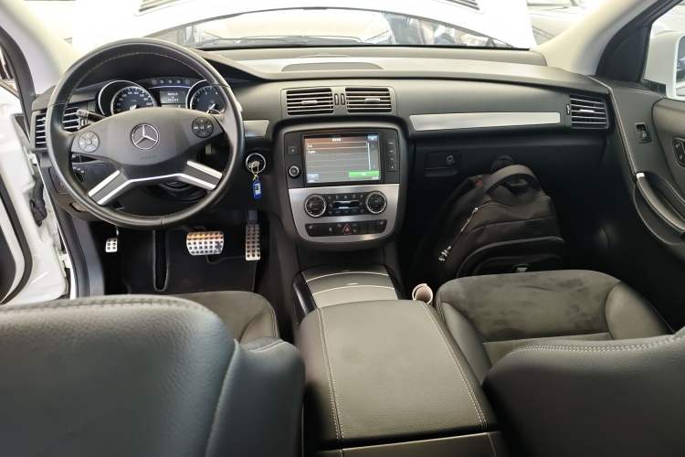 Used Mercedes-Benz R-Class 2014 R 320 4MATIC Business Model Center Console