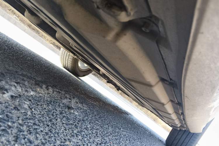 Used Mercedes-Benz R-Class 2014 R 320 4MATIC Luxury Model Chassis Front Left