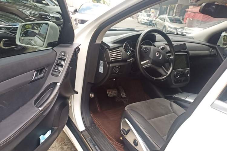 Used Mercedes-Benz R-Class 2014 R 320 4MATIC Business Model Driver Seat