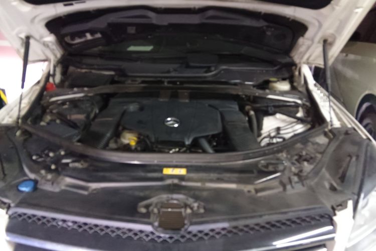 Used Mercedes-Benz R-Class 2014 R 320 4MATIC Business Model Engine Bay