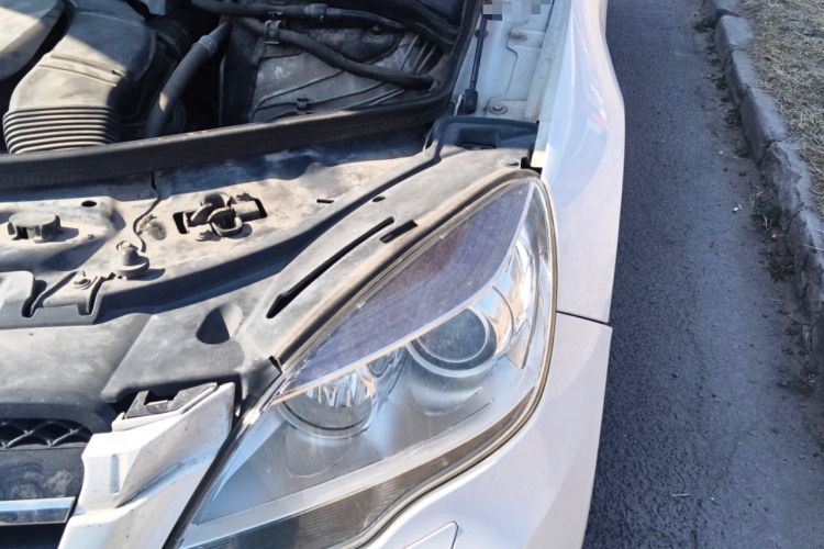 Used Mercedes-Benz R-Class 2014 R 320 4MATIC Luxury Model Engine Bay Left