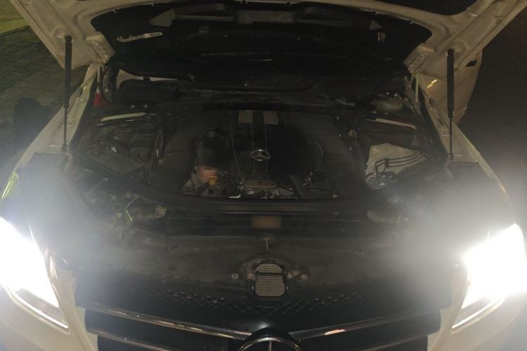 Used Mercedes-Benz R-Class 2014 R 320 4MATIC Luxury Model Engine Bay