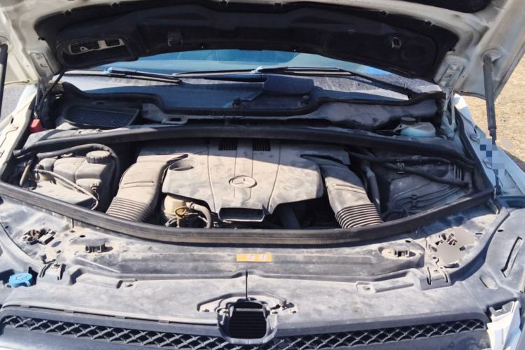 Used Mercedes-Benz R-Class 2014 R 320 4MATIC Luxury Model Engine Bay