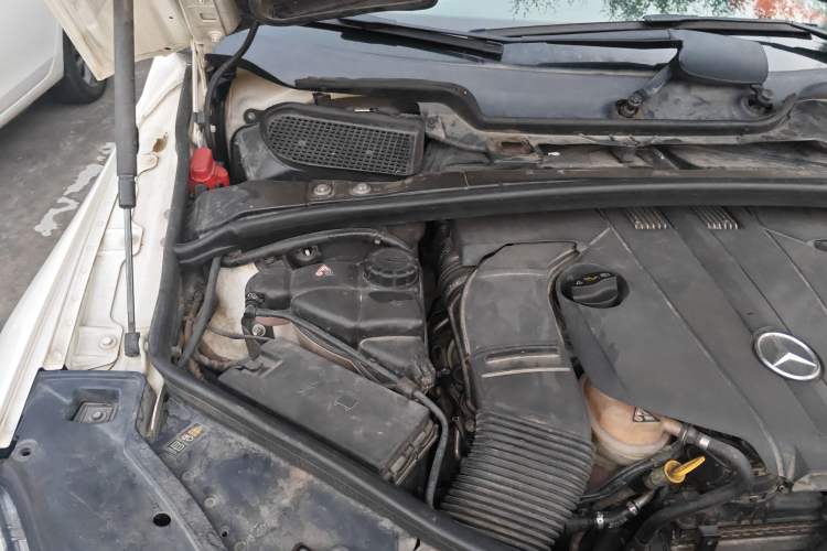 Used Mercedes-Benz R-Class 2014 R 320 4MATIC Business Model Engine Bay Right