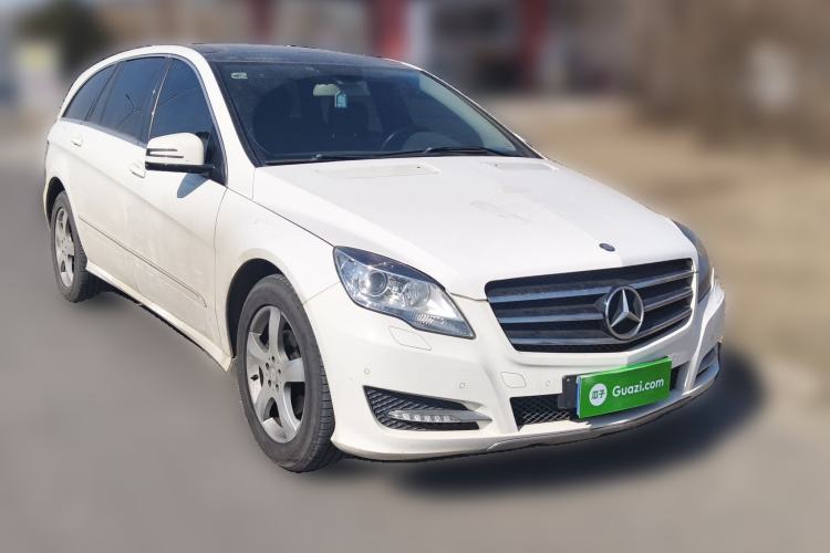 Used Mercedes-Benz R-Class 2014 R 320 4MATIC Luxury Model Front Right 45 Deg