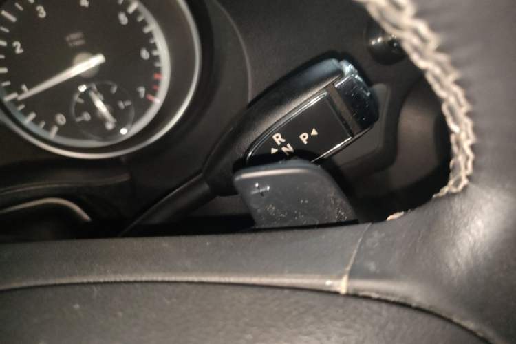 Used Mercedes-Benz R-Class 2014 R 320 4MATIC Business Model Gear Lever