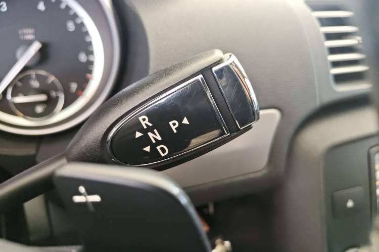 Used Mercedes-Benz R-Class 2014 R 320 4MATIC Business Model Gear Lever