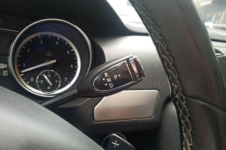 Used Mercedes-Benz R-Class 2014 R 320 4MATIC Business Model Gear Lever