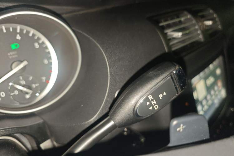 Used Mercedes-Benz R-Class 2014 R 320 4MATIC Luxury Model Gear Lever