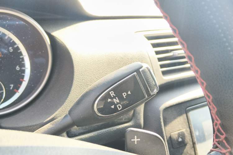 Used Mercedes-Benz R-Class 2014 R 320 4MATIC Luxury Model Gear Lever