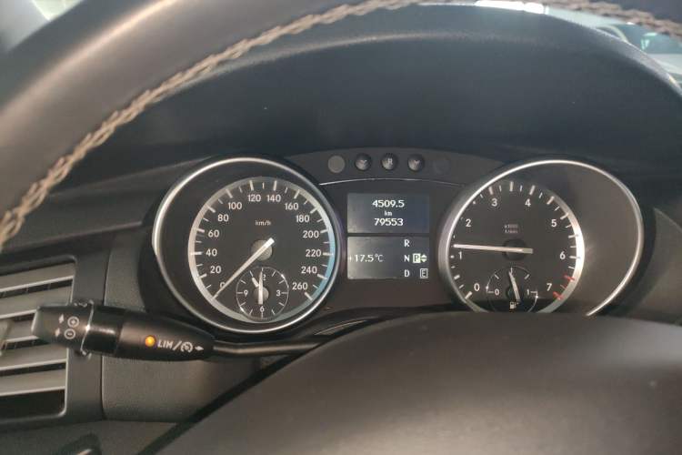 Used Mercedes-Benz R-Class 2014 R 320 4MATIC Business Model Instrument Cluster