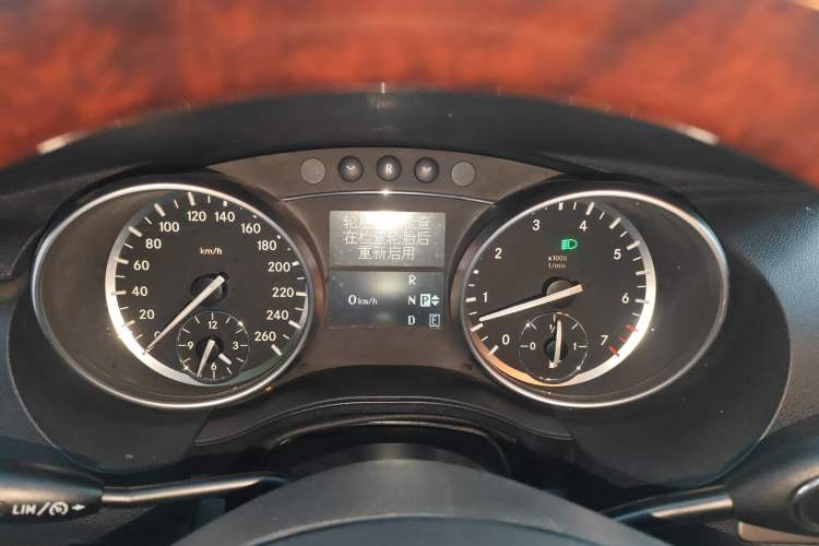 Used Mercedes-Benz R-Class 2014 R 320 4MATIC Business Model Instrument Cluster