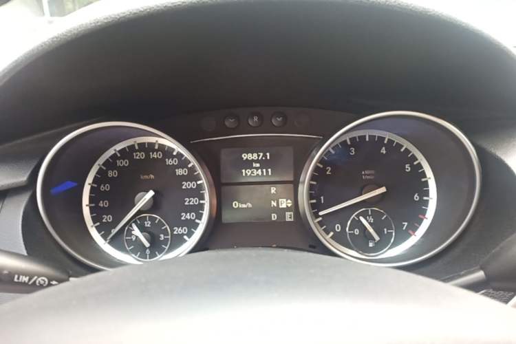 Used Mercedes-Benz R-Class 2014 R 320 4MATIC Business Model Instrument Cluster