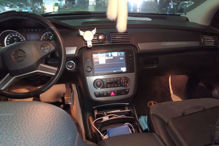 Used Mercedes-Benz R-Class 2014 R 320 4MATIC Business Model Interior 2