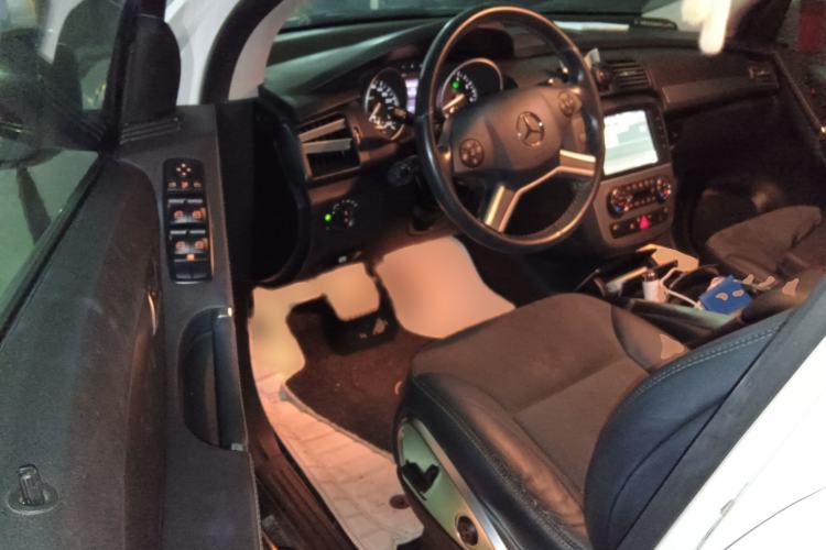 Used Mercedes-Benz R-Class 2014 R 320 4MATIC Business Model Interior 3