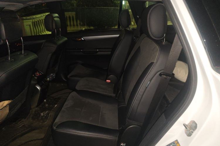 Used Mercedes-Benz R-Class 2014 R 320 4MATIC Luxury Model Left Rear Seat