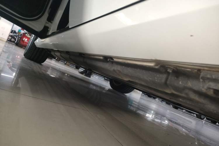 Used Mercedes-Benz R-Class 2014 R 320 4MATIC Business Model Left Side Sill