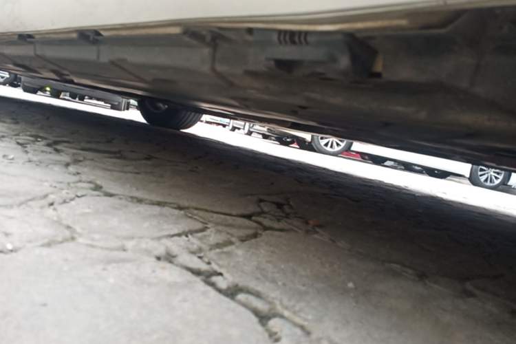 Used Mercedes-Benz R-Class 2014 R 320 4MATIC Business Model Left Side Sill