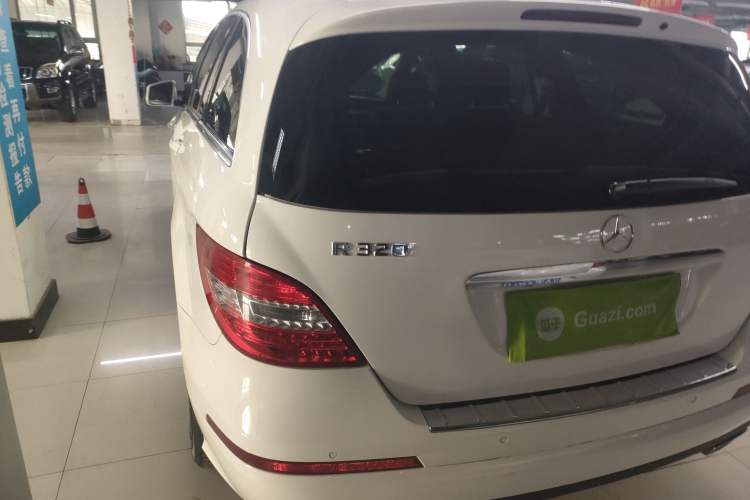 Used Mercedes-Benz R-Class 2014 R 320 4MATIC Business Model Rear Left 45 Deg