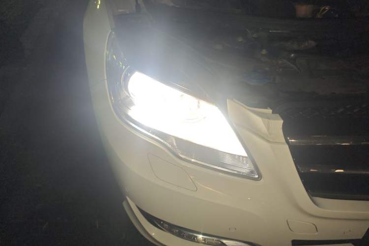 Used Mercedes-Benz R-Class 2014 R 320 4MATIC Luxury Model Right Front Headlight