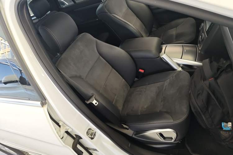 Used Mercedes-Benz R-Class 2014 R 320 4MATIC Business Model Right Front Seat