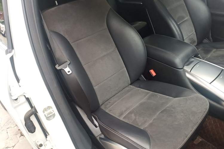 Used Mercedes-Benz R-Class 2014 R 320 4MATIC Business Model Right Front Seat