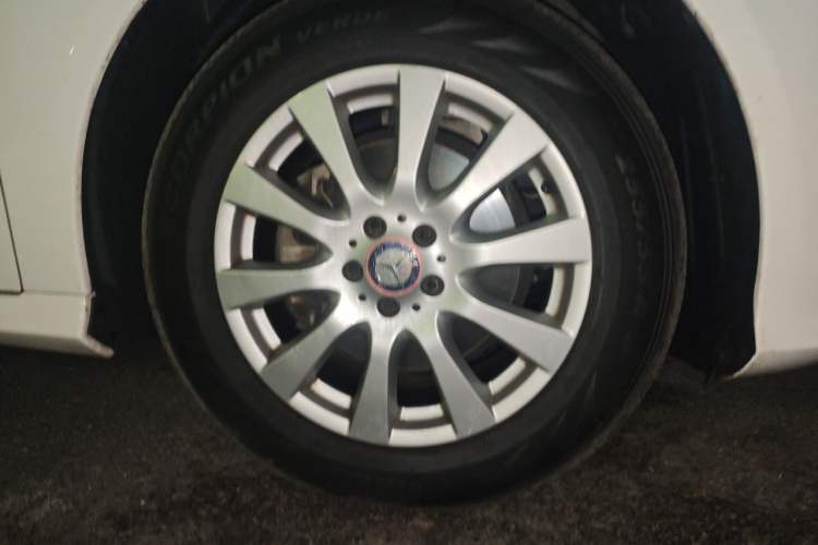 Used Mercedes-Benz R-Class 2014 R 320 4MATIC Luxury Model Right Front Wheel Hub