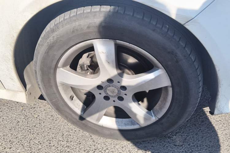 Used Mercedes-Benz R-Class 2014 R 320 4MATIC Luxury Model Right Front Wheel Hub