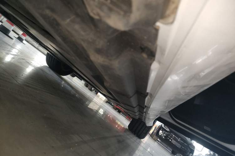 Used Mercedes-Benz R-Class 2014 R 320 4MATIC Business Model Right Side Sill
