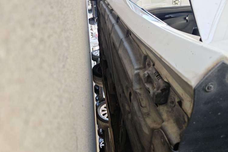 Used Mercedes-Benz R-Class 2014 R 320 4MATIC Business Model Right Side Sill