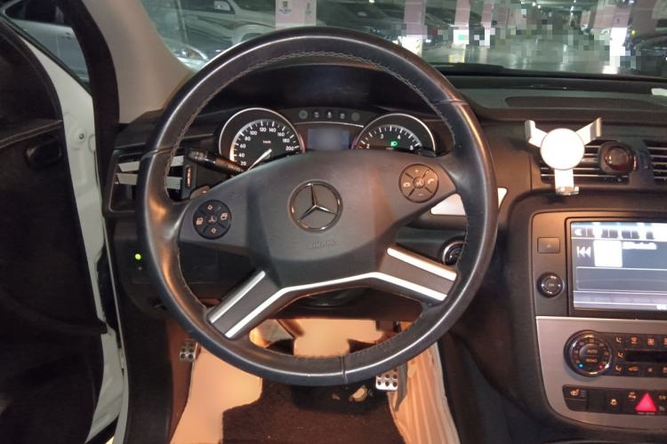 Used Mercedes-Benz R-Class 2014 R 320 4MATIC Business Model Steering Wheel