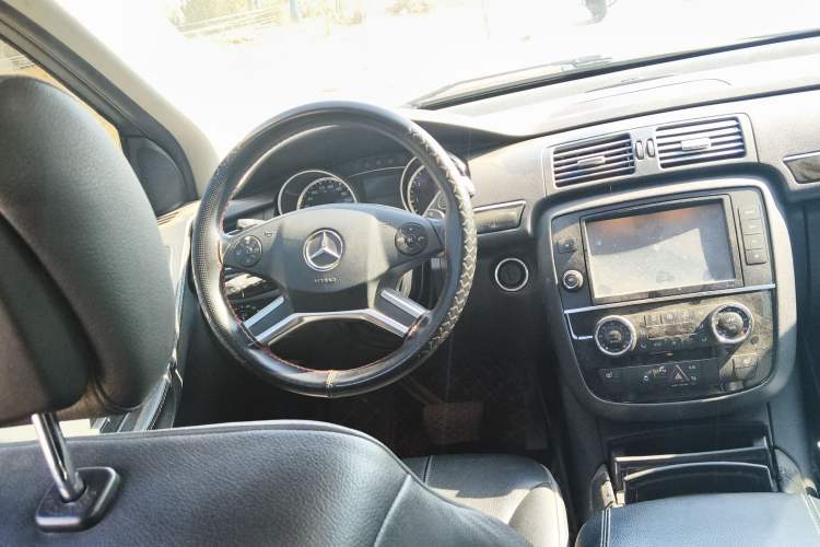 Used Mercedes-Benz R-Class 2014 R 320 4MATIC Luxury Model Steering Wheel