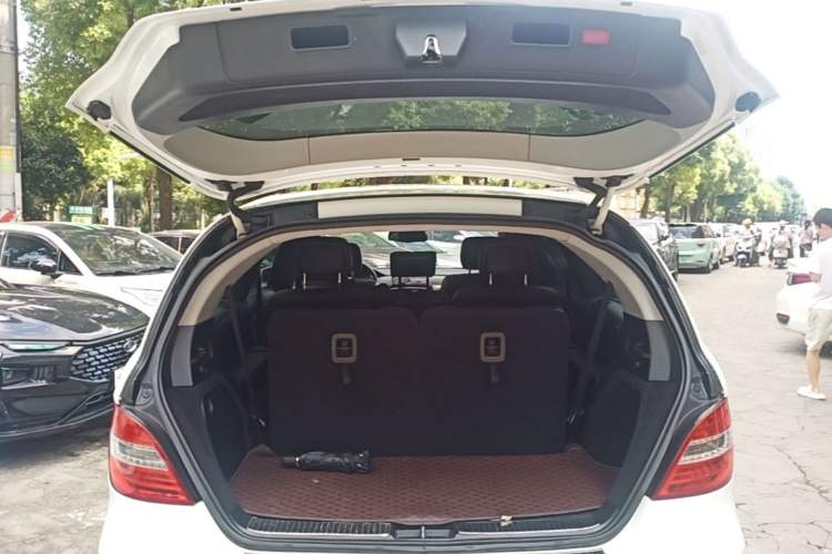 Used Mercedes-Benz R-Class 2014 R 320 4MATIC Business Model Trunk