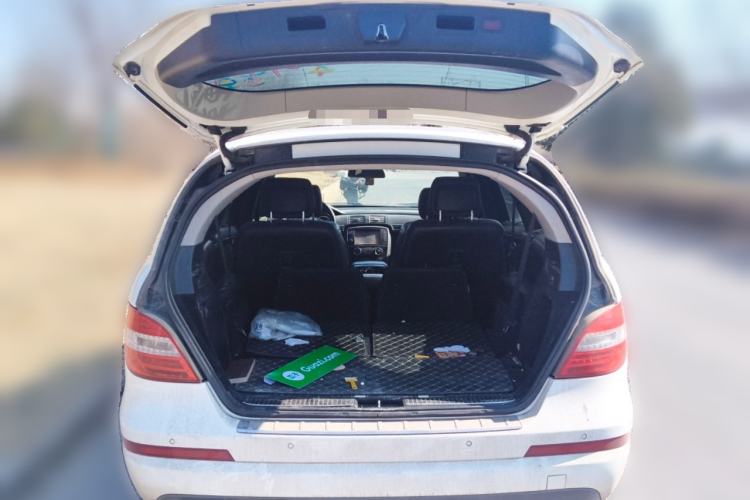 Used Mercedes-Benz R-Class 2014 R 320 4MATIC Luxury Model Trunk