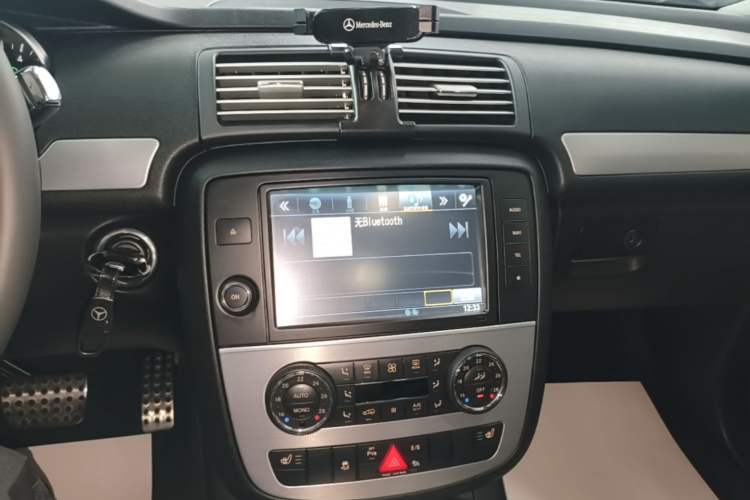 Used Mercedes-Benz R-Class 2015 R 320 4MATIC Luxury Model Audio And AC Panel