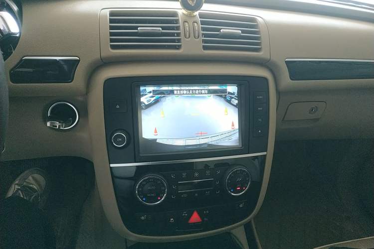 Used Mercedes-Benz R-Class 2015 R 320 4MATIC Luxury Model Audio And AC Panel