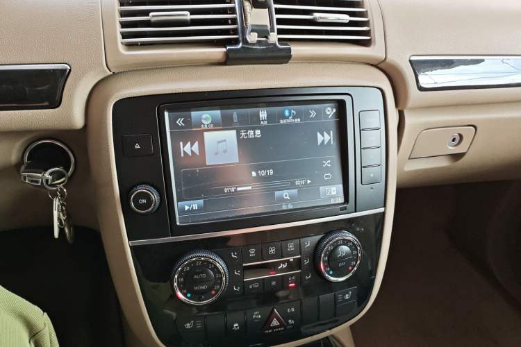 Used Mercedes-Benz R-Class 2015 R 320 4MATIC Luxury Model Audio And AC Panel