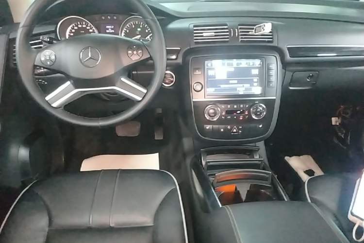 Used Mercedes-Benz R-Class 2015 R 320 4MATIC Luxury Model Audio And AC Panel