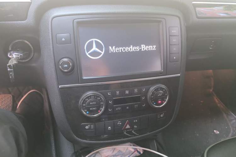 Used Mercedes-Benz R-Class 2015 R 400 4MATIC Business Model Audio And AC Panel
