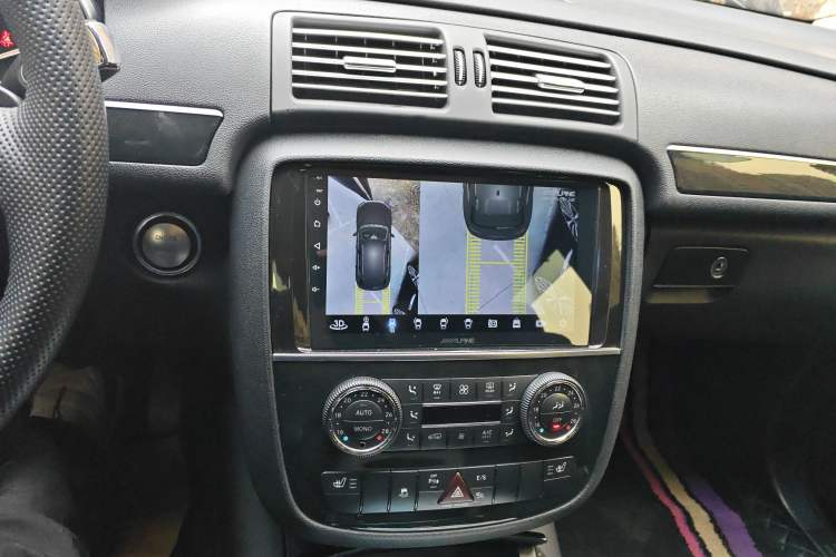 Used Mercedes-Benz R-Class 2015 R 400 4MATIC Luxury Model Audio And AC Panel