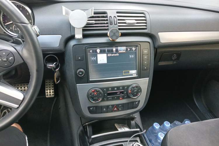 Used Mercedes-Benz R-Class 2015 R 320 4MATIC Luxury Model Audio And AC Panel