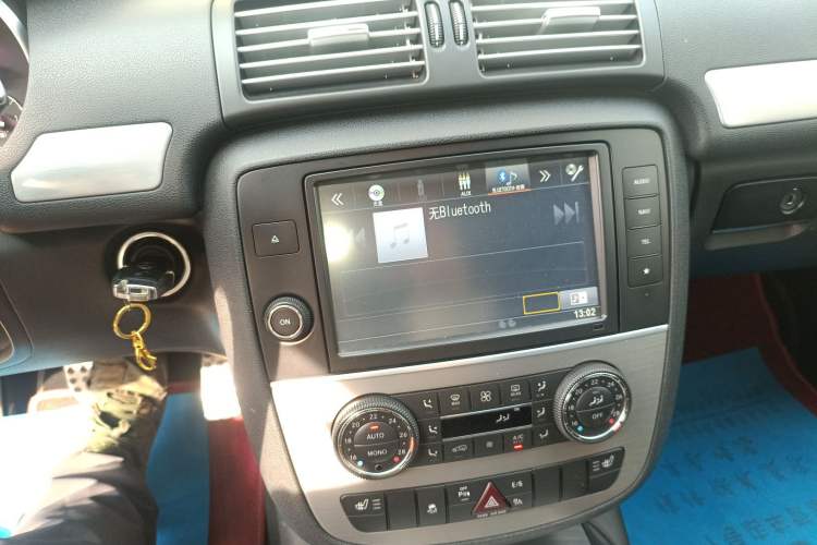 Used Mercedes-Benz R-Class 2015 R 320 4MATIC Luxury Model Audio And AC Panel