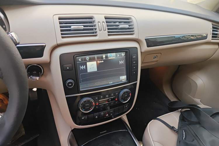 Used Mercedes-Benz R-Class 2015 R 320 4MATIC Luxury Model Audio And AC Panel