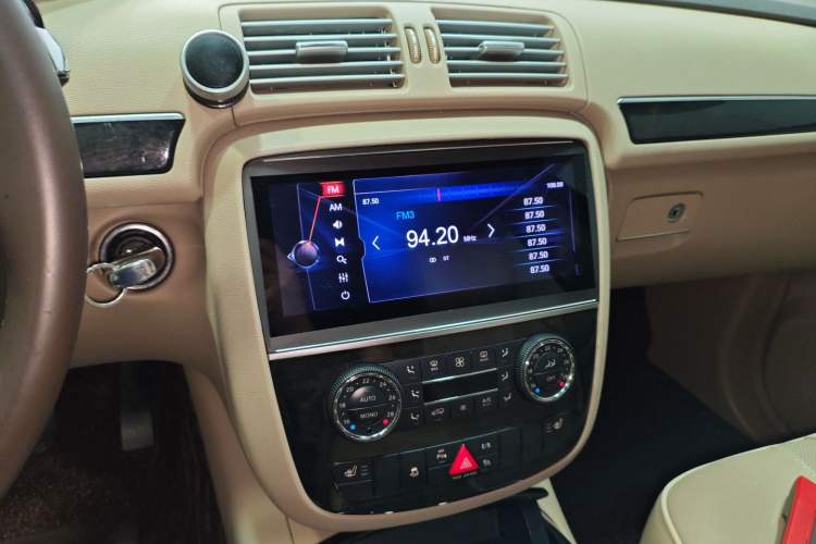 Used Mercedes-Benz R-Class 2015 R 320 4MATIC Luxury Model Audio And AC Panel