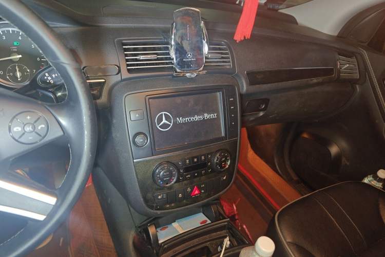Used Mercedes-Benz R-Class 2015 R 400 4MATIC Business Model Audio And AC Panel