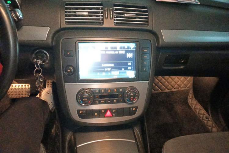 Used Mercedes-Benz R-Class 2015 R 320 4MATIC Luxury Model Audio And AC Panel